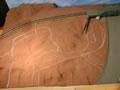 17.11.2006 - So weit ist nun alles fertig, um mit der Landschaft beginnen zu können. Mit einem Stück weisser Kreide habe ich nun grob den Weg und die Pferdekoppel aufgezeichnet.