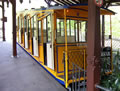 21.04.2007 - Sieht sehr gepflegt aus. Sehr gut. Die Tren werden brigens alle einzeln vom Wagenfhrer geffnet.