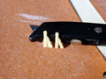 01.08.2007 - Zur Packung Ruderboote gehren auch ein paar Anlegepfosten. Hier wird der Grad lediglich mit dem Cuttermesser entfernt, da die Teile sehr massiv sind. Geschliffen wurden lediglich die Fsse von unten, damit diese gerade sind. Im zweiten Teil geht es weiter mit den Vorarbeiten zur Farbgebung und dem eigentlichen bemalen. Fortsetzung folgt ...